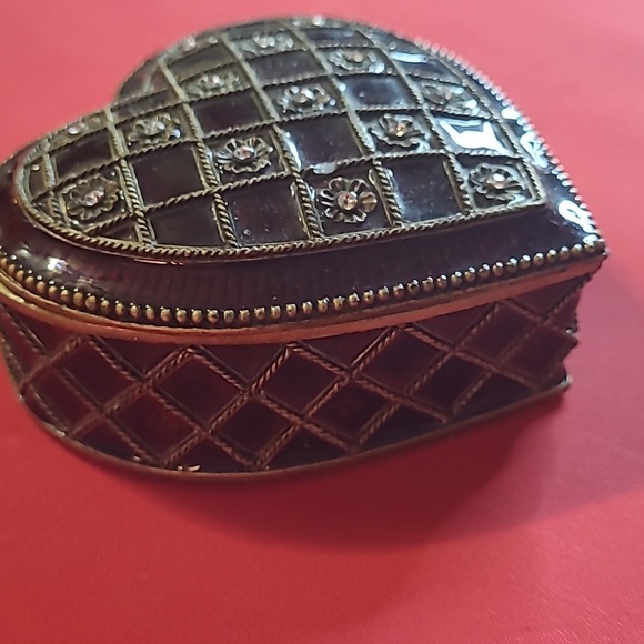 Bombat Co.  Burg. Red Trinket Box. used but In good condition, some slight wear - Picture 3 of 5